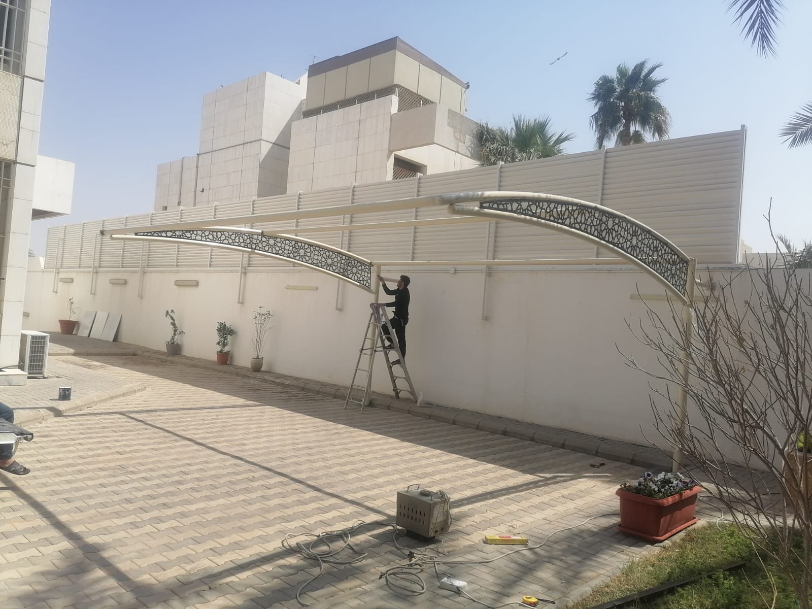 تركيب افضل انواع مظلات السيارات في الرياض